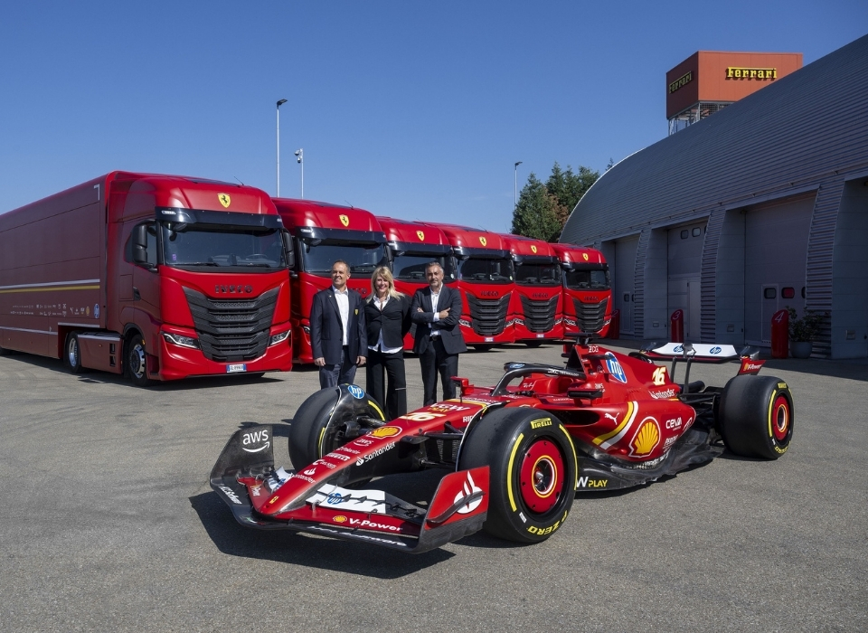 IVECO, Scuderia Ferrari HP'ye 16 Ticari Araç Teslim Etti.