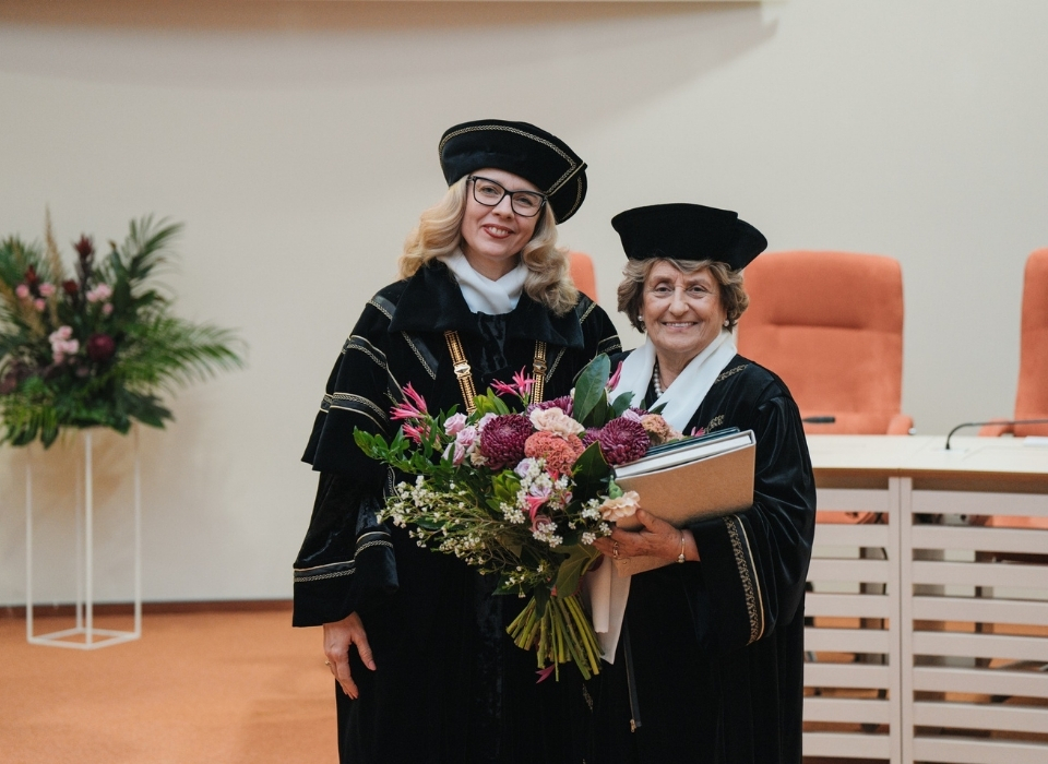 Prof. Dr. Gülsün Sağlamer’e Litvanya’da Fahri Doktora Ünvanı Verildi