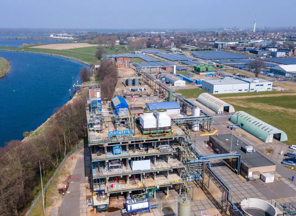 Solvay and BASF Jointly Reduce Scope 3 Emissions in Hydrogen Peroxide Production