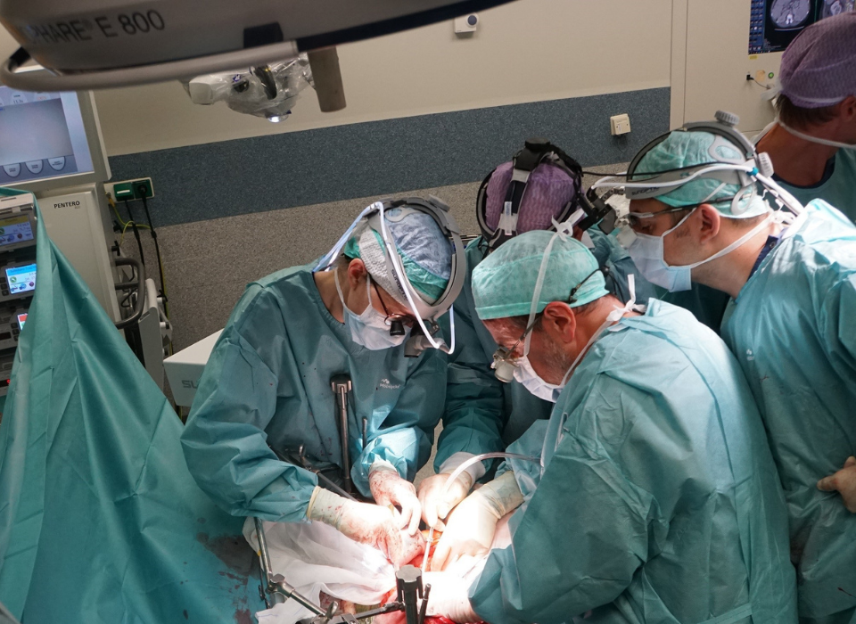 Türk Cerrahlar Hollanda’da İlk Canlı Vericili Organ Naklini Gerçekleştirdi