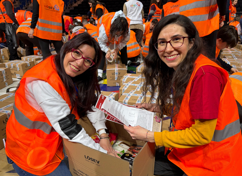 LÖSEV Delivers Boxes of Happiness in Istanbul