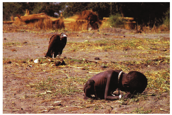 Şekil 1. Kevin Carter- Akbaba ve küçük kız,1993, orijinal isim: Mücadeleci Kız