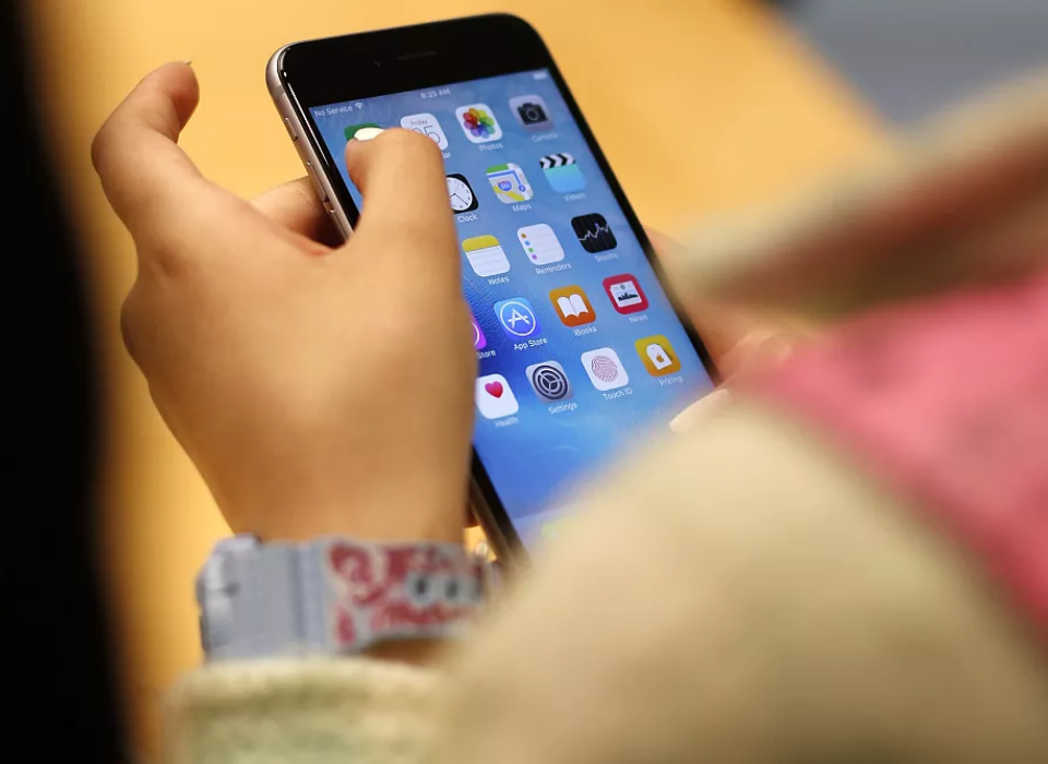 Technology Reduces the Need for Memorizing Information