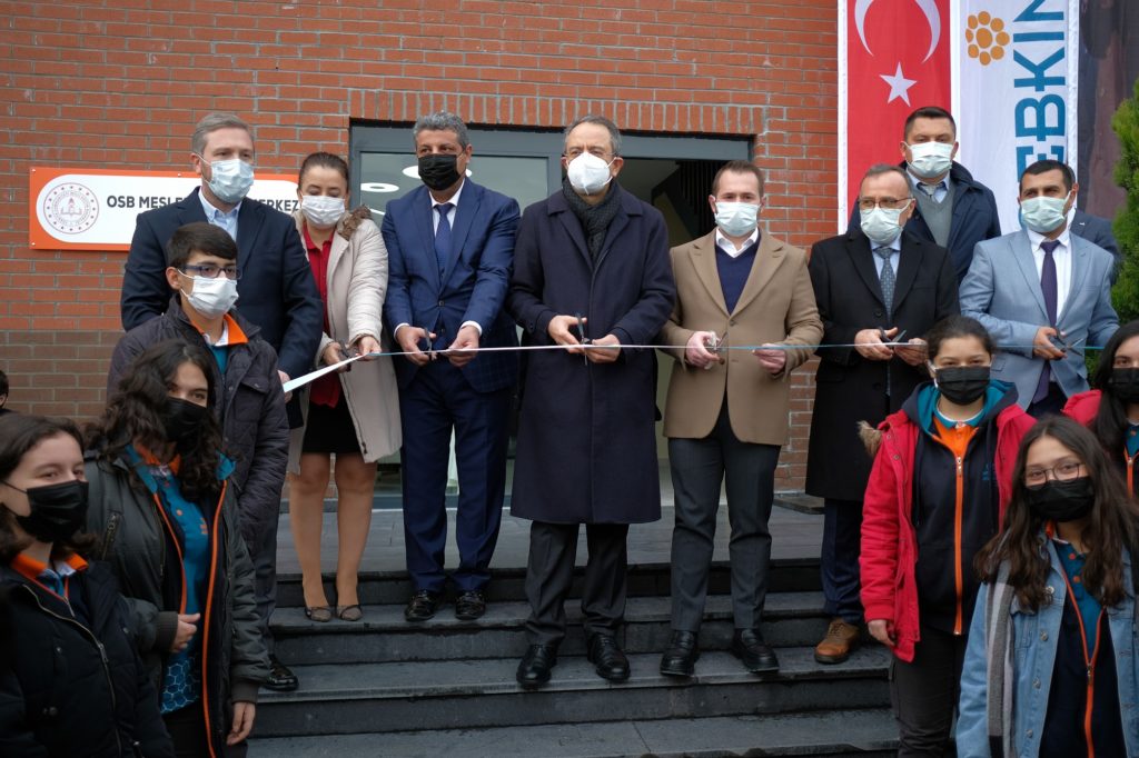 Türkiye’nin ilk kimya ihtisas organize sanayi bölgesi GEBKİM OSB, Milli Eğitim Bakanlığı ile Sanayi Teknoloji Bakanlığı arasında imzalanan ‘Mesleki ve Teknik Eğitim İş Birliği Protokolü’ kapsamında Mesleki Eğitim Merkezi İrtibat Bürosu