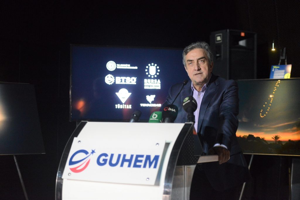 “Yıldız Tozunun Peşinde” isimli sergi, Türkiye’nin uzay ve havacılık temalı ilk interaktif eğitim merkezi GUHEM’de kapılarını açtı.