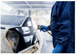 The ingenious Dockit® technology from Covestro significantly simplifies and accelerates the metering of automotive refinish coatings in paint shops. The clearcoat and hardener are kept in the perfect mixing ratio and are ready for use in the shortest possible time. © Covestro