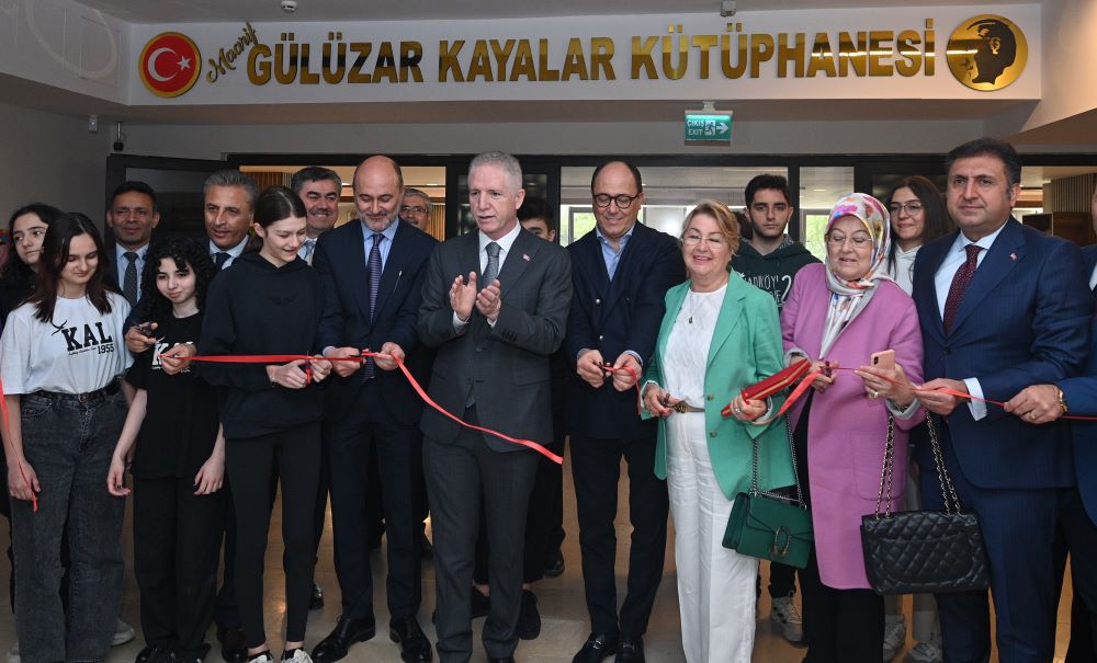 Kayalar Kimya, Kadıköy Anadolu Lisesi kütüphanesini yeniledi